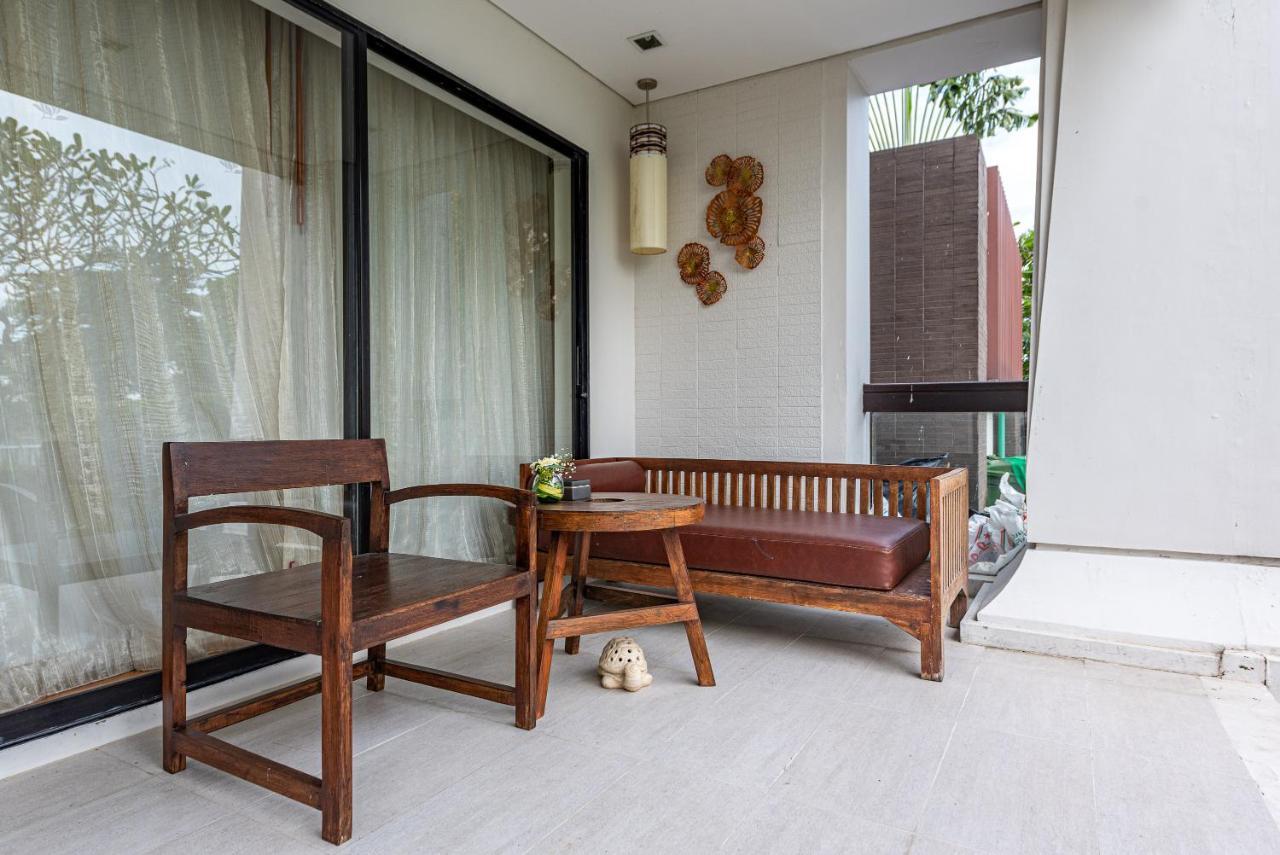 Summit Windmill Golf Suite Hotel At Suvarnabhumi Bangkok Exterior foto A balcony in a hotel