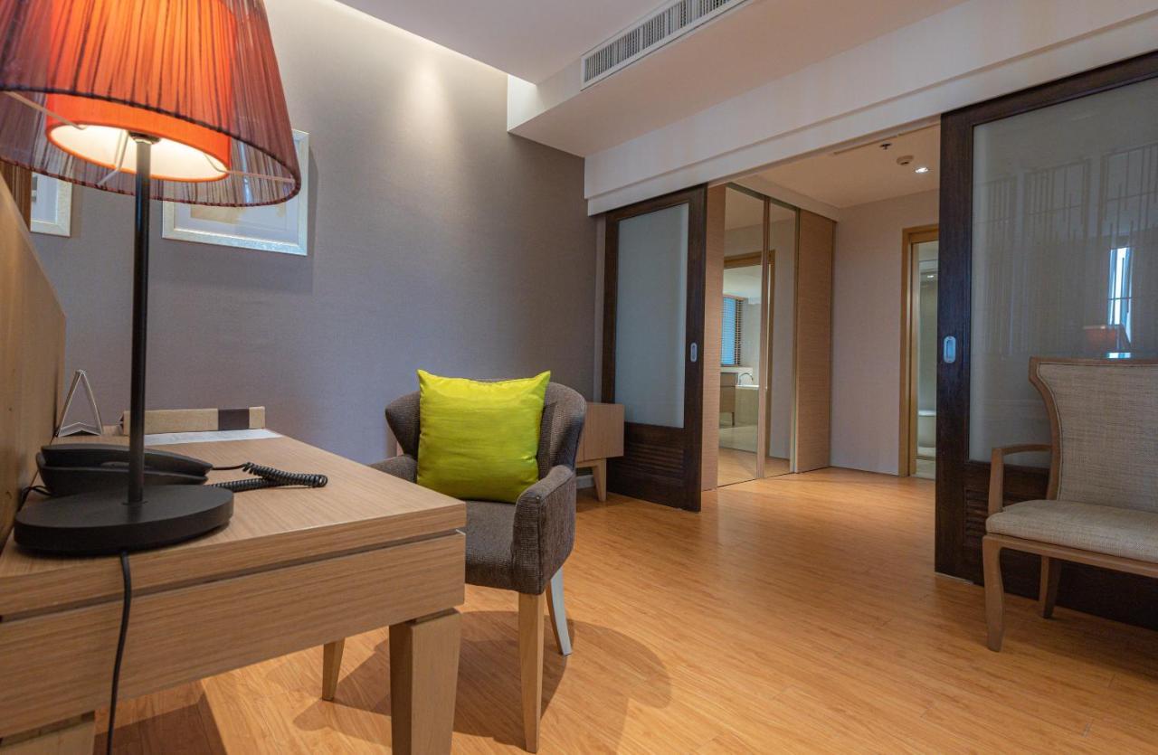 Summit Windmill Golf Suite Hotel At Suvarnabhumi Bangkok Exterior foto A room at the hotel