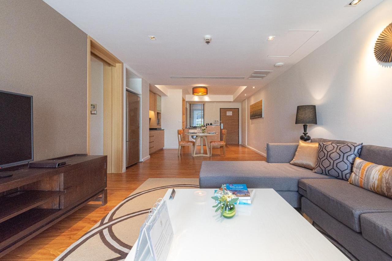 Summit Windmill Golf Suite Hotel At Suvarnabhumi Bangkok Exterior foto A living room in a suite at the hotel