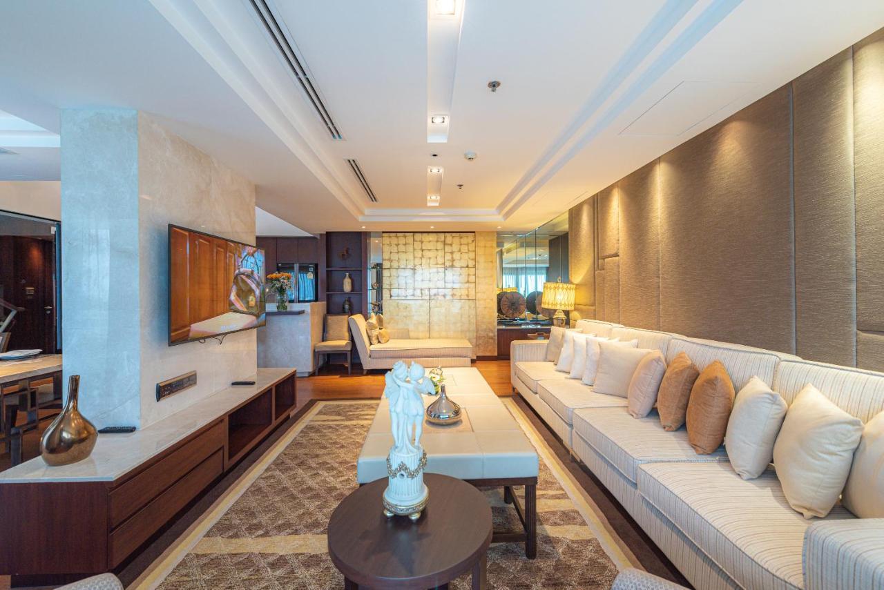 Summit Windmill Golf Suite Hotel At Suvarnabhumi Bangkok Exterior foto A living room in a luxury apartment