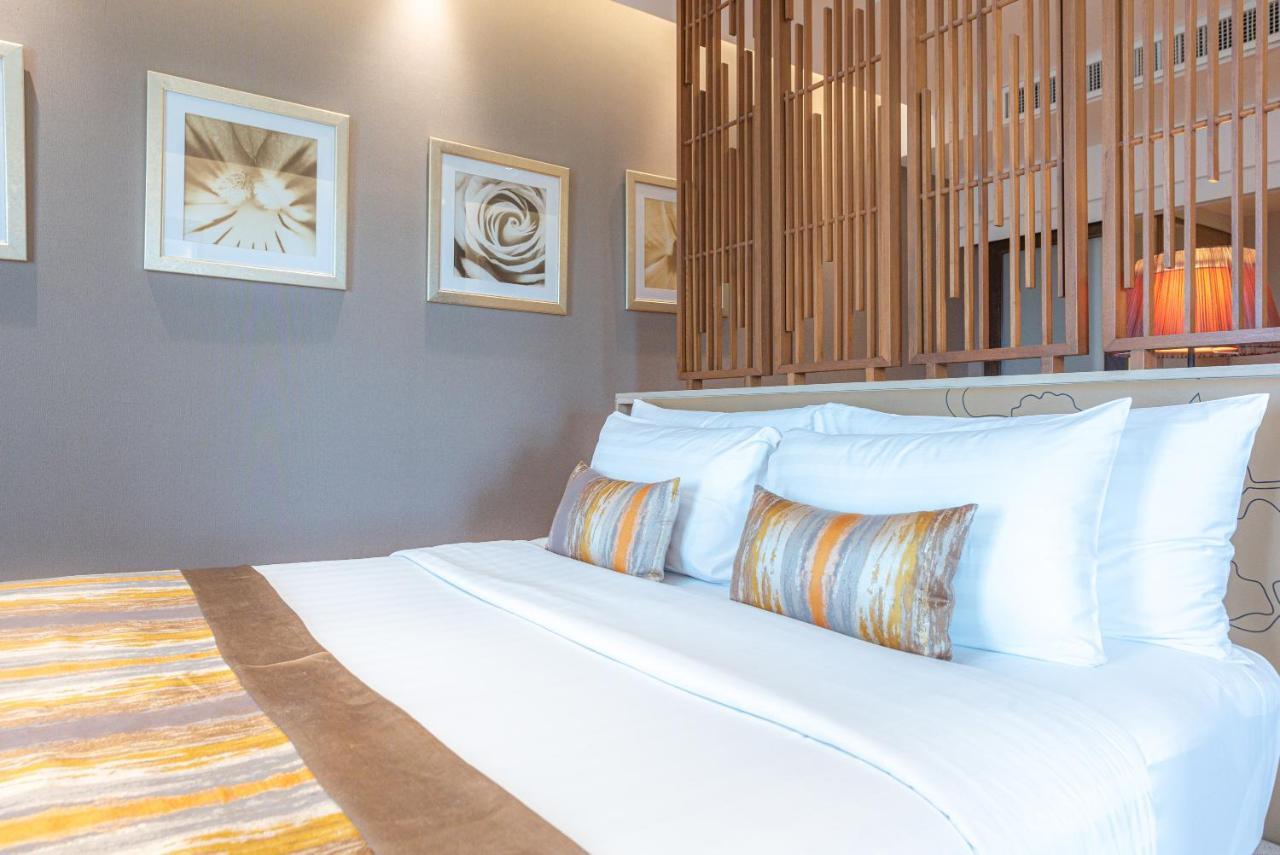 Summit Windmill Golf Suite Hotel At Suvarnabhumi Bangkok Exterior foto Deluxe Room