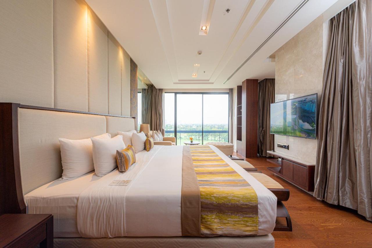 Summit Windmill Golf Suite Hotel At Suvarnabhumi Bangkok Exterior foto A bedroom at the hotel