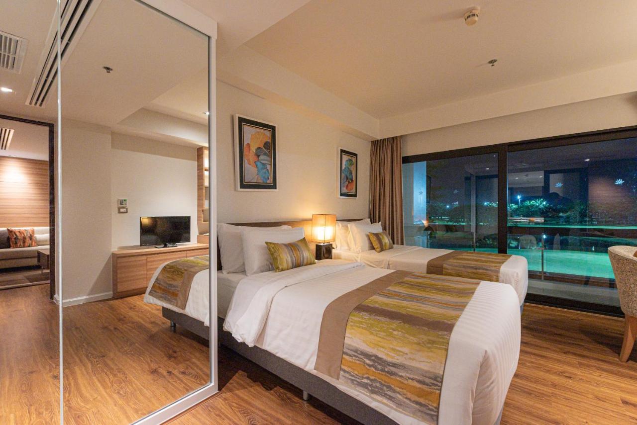 Summit Windmill Golf Suite Hotel At Suvarnabhumi Bangkok Exterior foto Deluxe Room