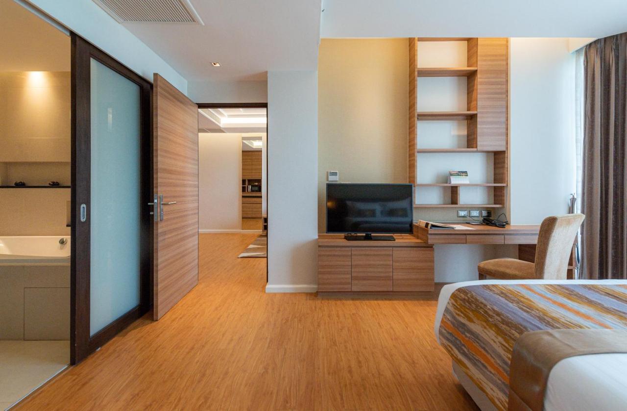 Summit Windmill Golf Suite Hotel At Suvarnabhumi Bangkok Exterior foto A room with a bamboo floor
