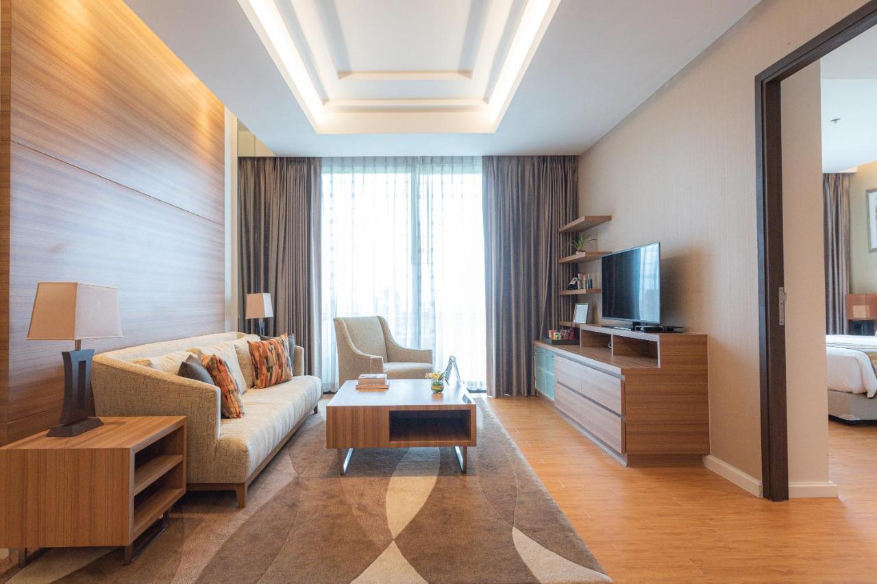 Summit Windmill Golf Suite Hotel At Suvarnabhumi Bangkok Exterior foto A living room in a condominium