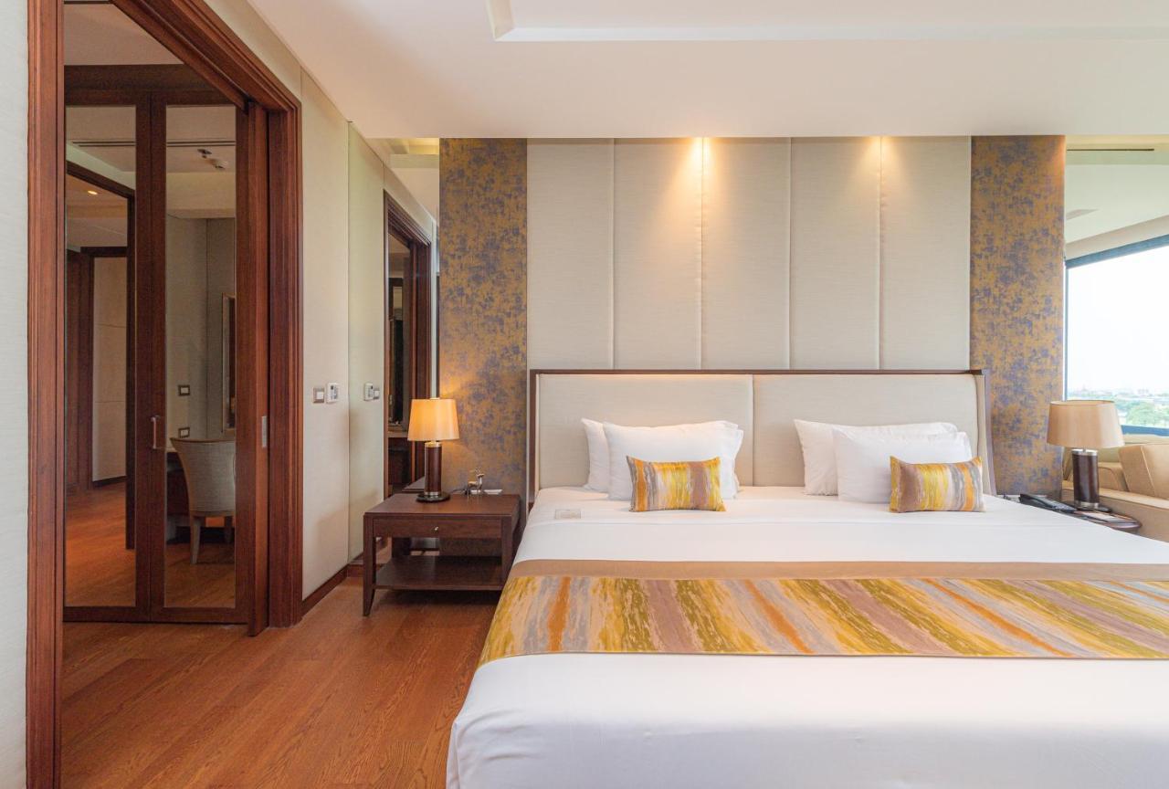 Summit Windmill Golf Suite Hotel At Suvarnabhumi Bangkok Exterior foto A bedroom at the hotel