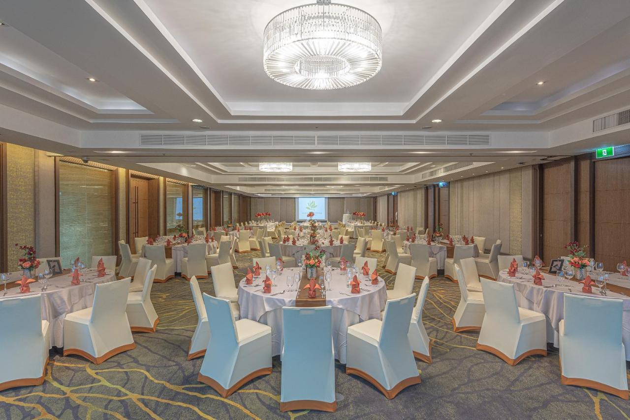 Summit Windmill Golf Suite Hotel At Suvarnabhumi Bangkok Exterior foto The Grand Ballroom