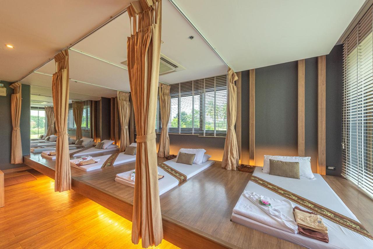 Summit Windmill Golf Suite Hotel At Suvarnabhumi Bangkok Exterior foto Thai massage beds