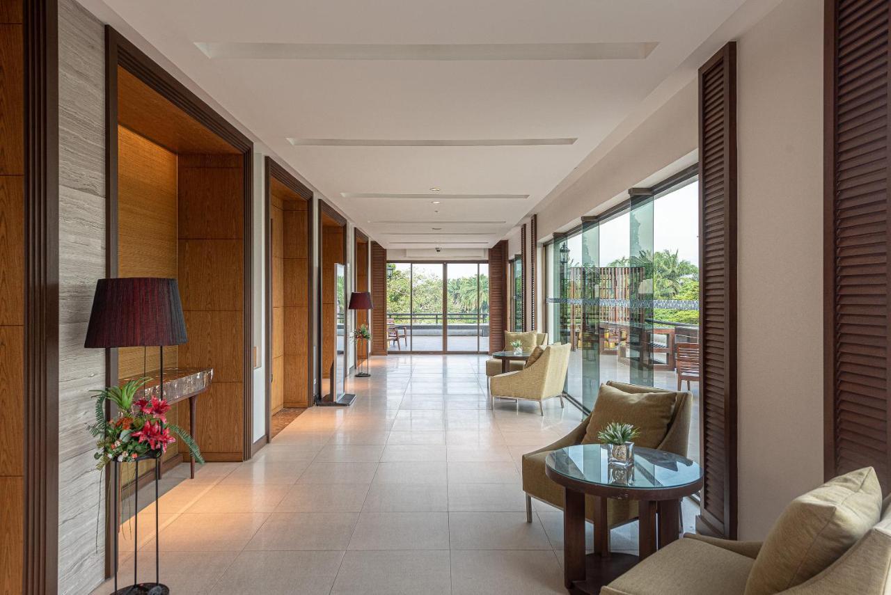 Summit Windmill Golf Suite Hotel At Suvarnabhumi Bangkok Exterior foto The interior of the hotel