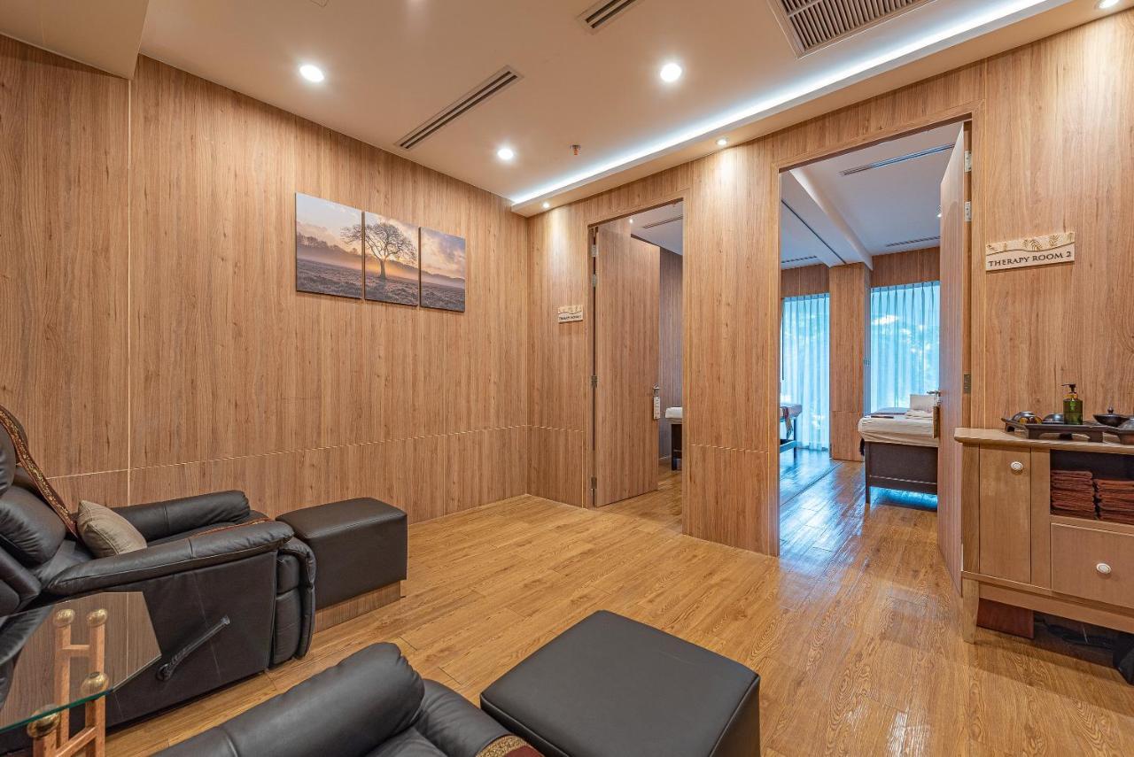 Summit Windmill Golf Suite Hotel At Suvarnabhumi Bangkok Exterior foto A private room at a spa in Hong Kong