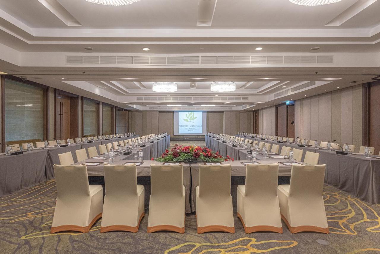 Summit Windmill Golf Suite Hotel At Suvarnabhumi Bangkok Exterior foto The Royal Paragon Hall